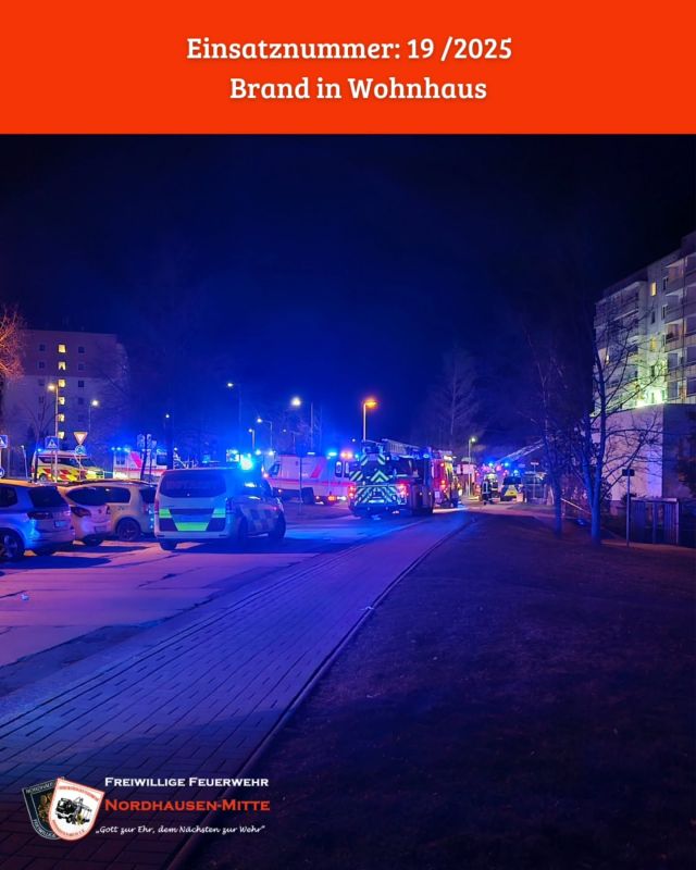 🚨Wir wurden alarmiert 🚨 

Datum:  17.03.2025
Uhrzeit: 21:08 Uhr

Einsatzstichwort: Brand in Wohnhaus

Am gestrigen Abend wurden wir zu einem Brand in einem Wohnhaus in der Stollberger Straße alarmiert.
Hier unterstützen unsere Trupps bei der Suche nach dem Brandherd, aufgrund der starken Rauchentwicklung wurden die betroffenen Wohnungen evakuiert. 
Einsatzende war für uns nach circa 4 ½ Stunden.

Weitere alarmierte Kräfte: 
🚒 Berufsfeuerwehr Nordhausen
🚒 Freiwillige Feuerwehr Bielen
🚒 Freiwillige Feuerwehr Krimderode
🚒 Freiwillige Feuerwehr Hesserode
🚒 Freiwillige Feuerwehr Buchholz
🚒 Freiwillige Feuerwehr Stempeda
🚒 Freiwillige Feuerwehr Rodishain
🚒 Freiwillige Feuerwehr Steinbrücken
🚒 Freiwillige Feuerwehr Leimbach
🚒 Freiwillige Feuerwehr Herreden
🚒 Freiwillige Feuerwehr Hörningen
🚒 Freiwillige Feuerwehr Sundhausen
🚒 Freiwillige Feuerwehr Petersdorf
🚒 Freiwillige Feuerwehr Steigerthal

Foto:  Freiwillige Feuerwehr Nordhausen-Mitte 

#feuerwehrnordhausen #berufsfeuerwehr #freiwilligefeuerwehr #brand #löschen #nordhausen #einsatz #einsatzinfo #einsatzfahrzeuge #nordhausen #hilfeleistungslöschfahrzeug #drehleiter #atemschutz