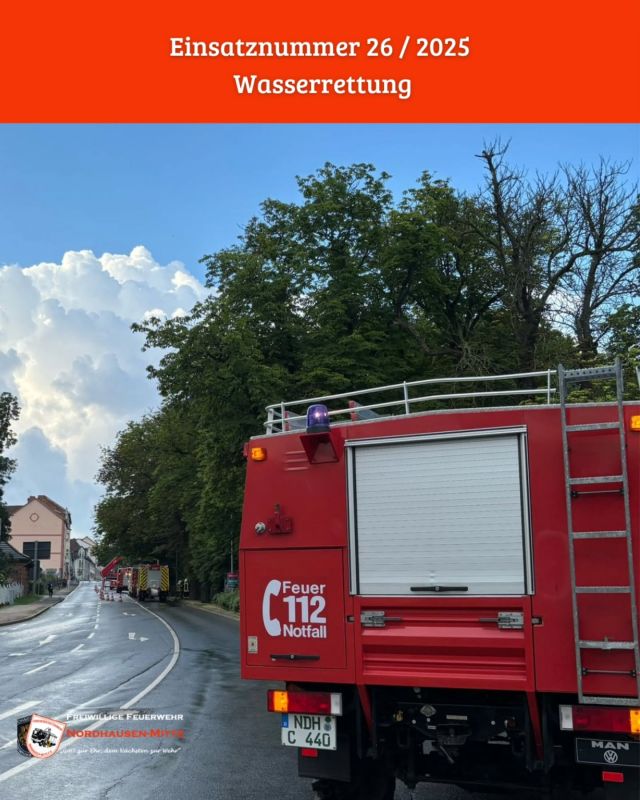🚨Wir wurden alarmiert 🚨 

Datum:  19.04.2025
Uhrzeit:  13:06 Uhr

Einsatzstichwort: Vermisste Person im Waseer 

Zur Mittagszeit wurden wir zu einem vermissten Taucher im Sundhäuser See alarmiert. 
—> für uns Einsatzabbruch vor Ausfahrt 

Weitere alarmierte Kräfte: 
🚒 Berufsfeuerwehr Nordhausen
🚒 Freiwillige Feuerwehr Bielen
🚒 Freiwillige Feuerwehr Steinbrücken
🚒 Freiwillige Feuerwehr Sundhausen

#feuerwehrnordhausen #berufsfeuerwehr #freiwilligefeuerwehr #brand #löschen #nordhausen #einsatz #einsatzinfo #einsatzfahrzeuge #nordhausen #hilfeleistungslöschfahrzeug #drehleiter #atemschutz
